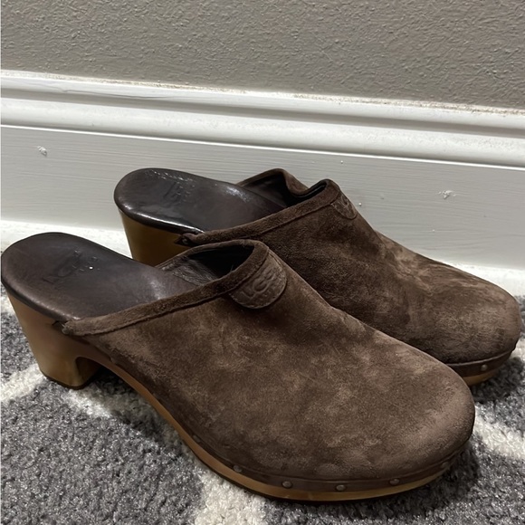 Uggs - Picture 2 of 2